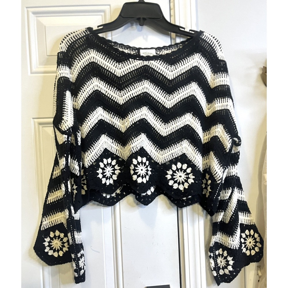 Crochet Bell Sleeve Sweater Womens S M Black Cream Hippie Flower Boutique 70s